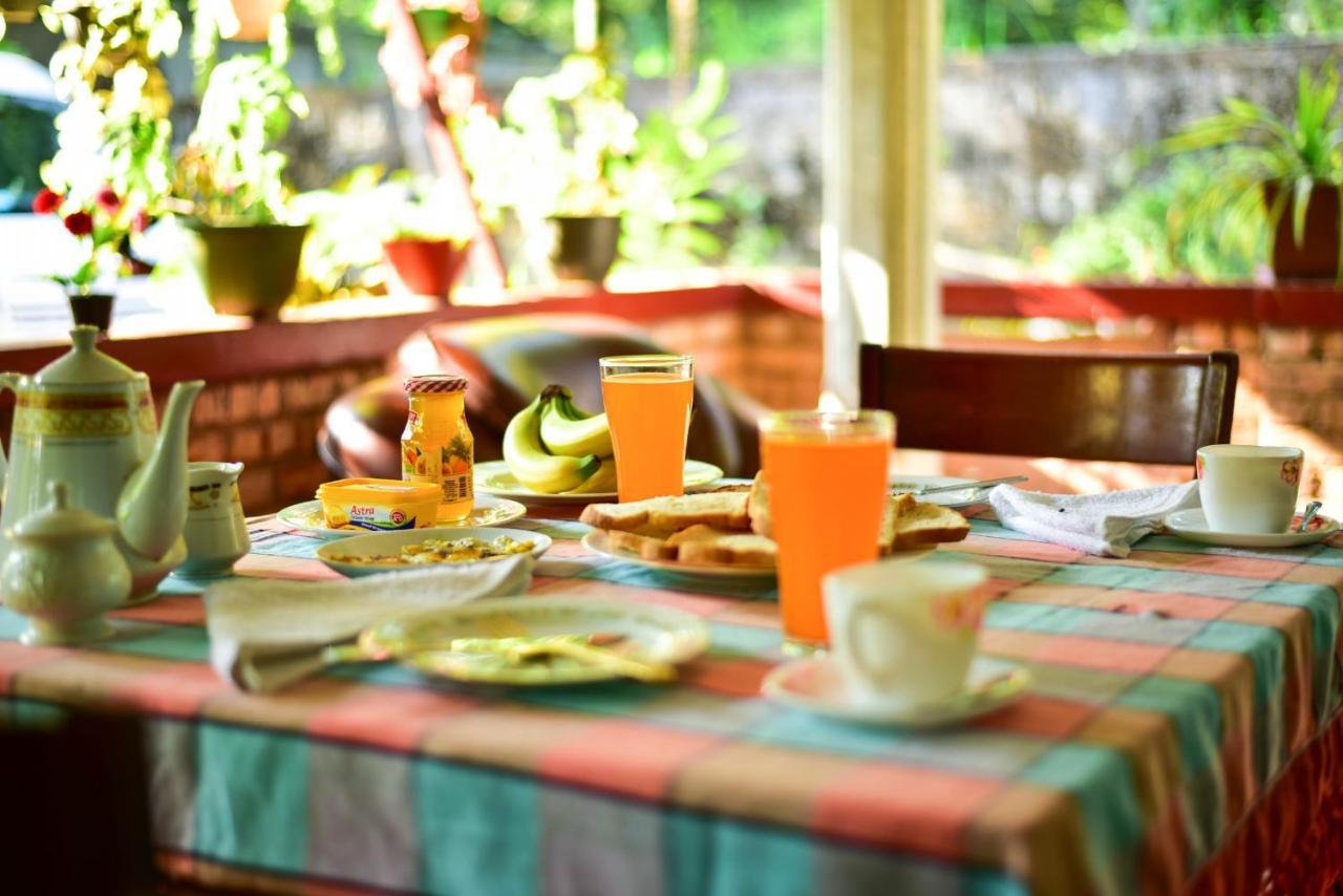 Relax Guest House 담불라 외부 사진